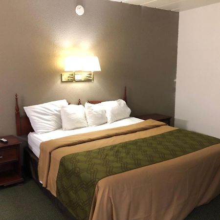 Econo Lodge Wisconsin Rapids Esterno foto