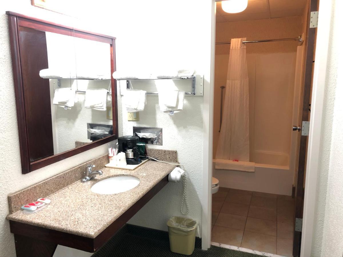 Econo Lodge Wisconsin Rapids Esterno foto