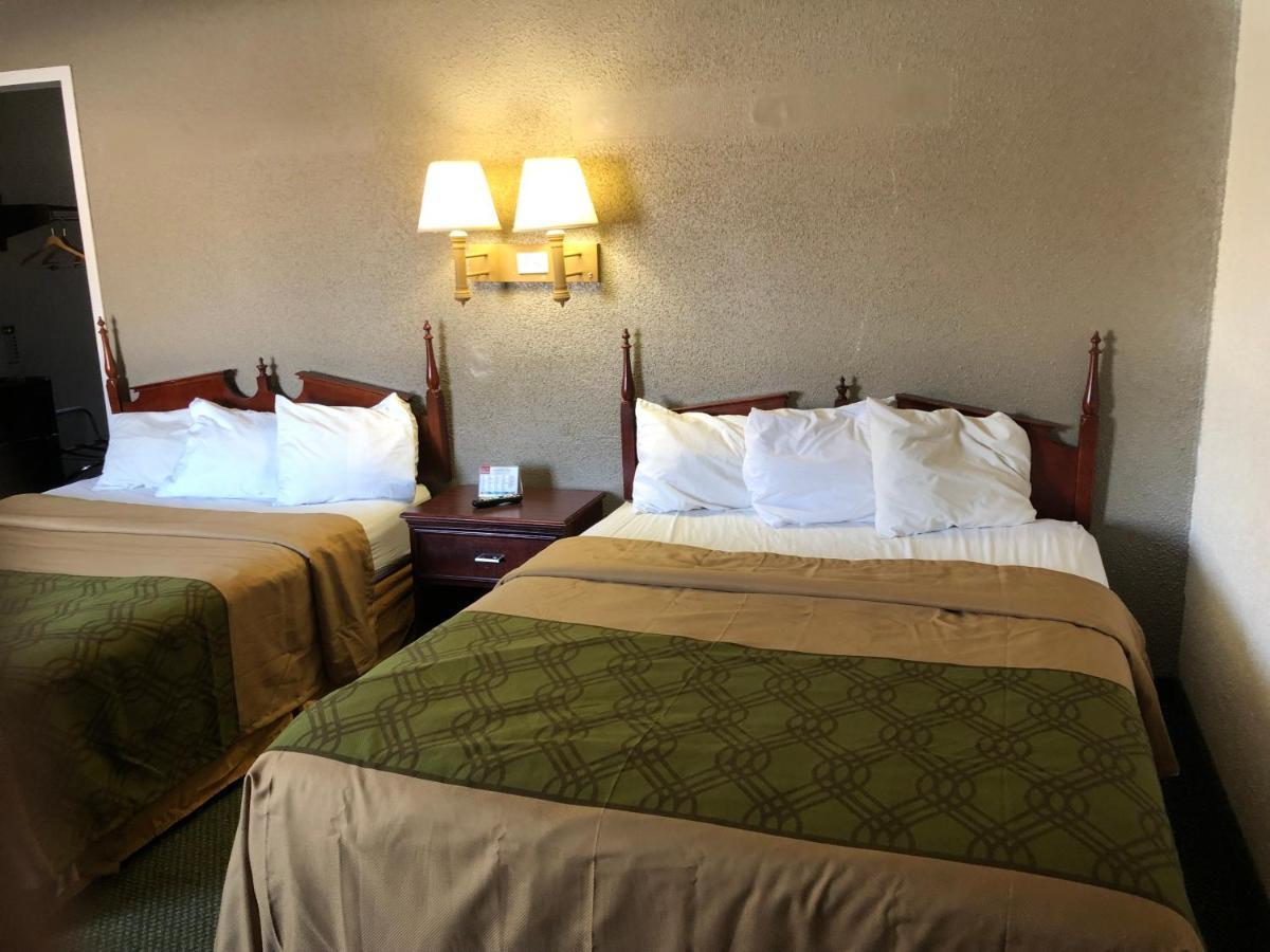 Econo Lodge Wisconsin Rapids Esterno foto
