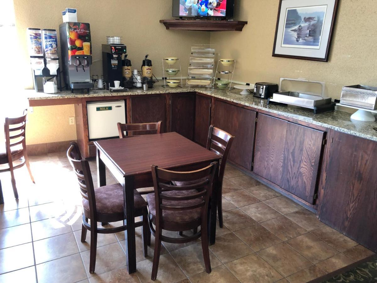 Econo Lodge Wisconsin Rapids Esterno foto