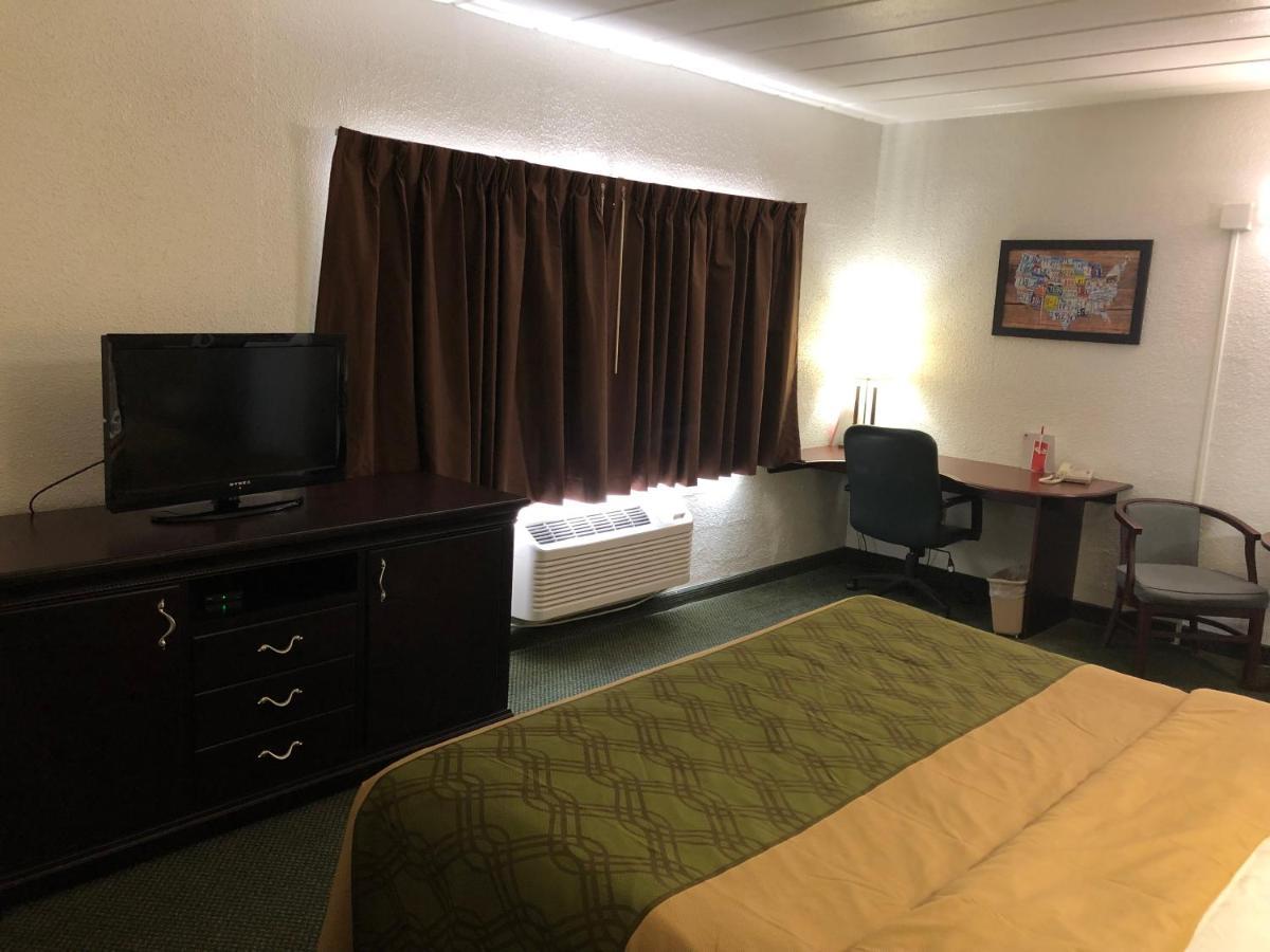 Econo Lodge Wisconsin Rapids Esterno foto