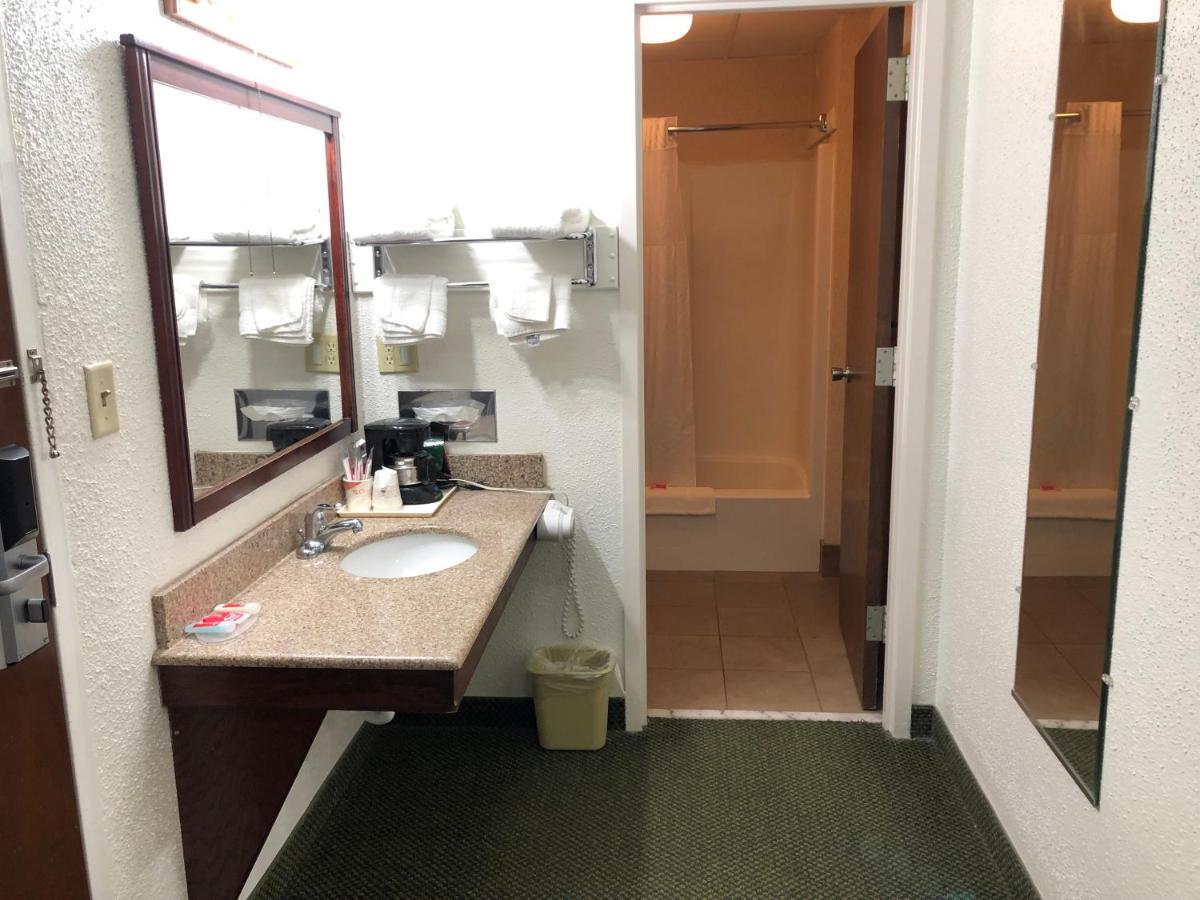 Econo Lodge Wisconsin Rapids Esterno foto