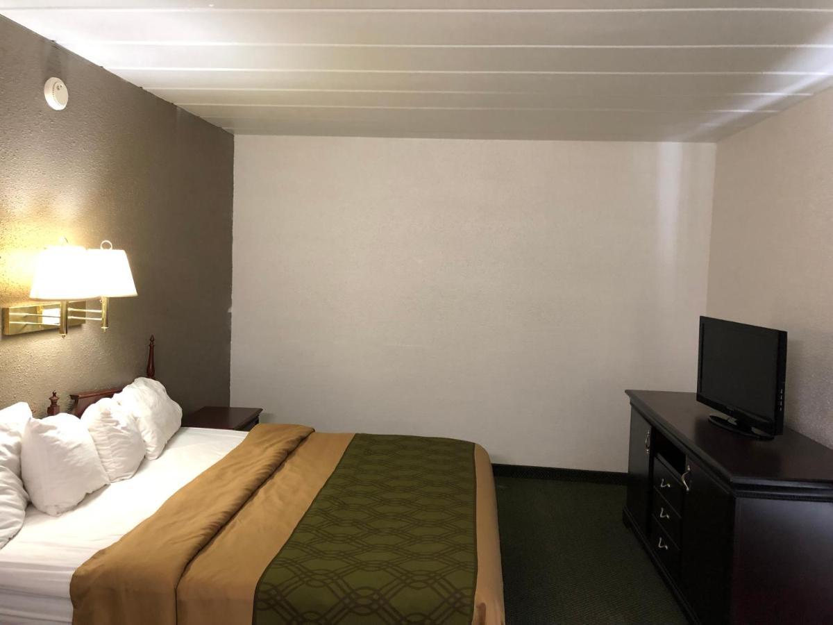 Econo Lodge Wisconsin Rapids Esterno foto
