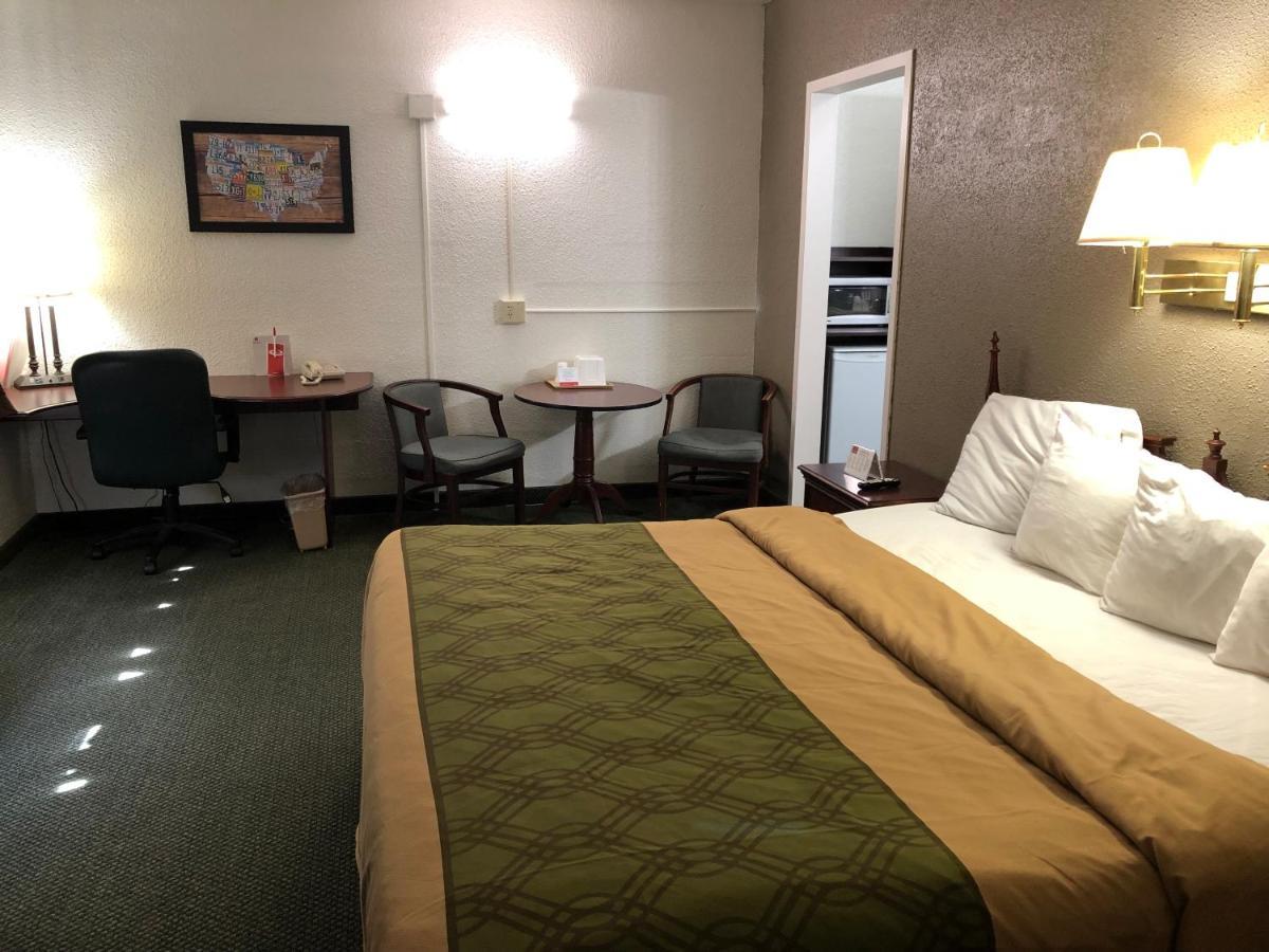 Econo Lodge Wisconsin Rapids Esterno foto
