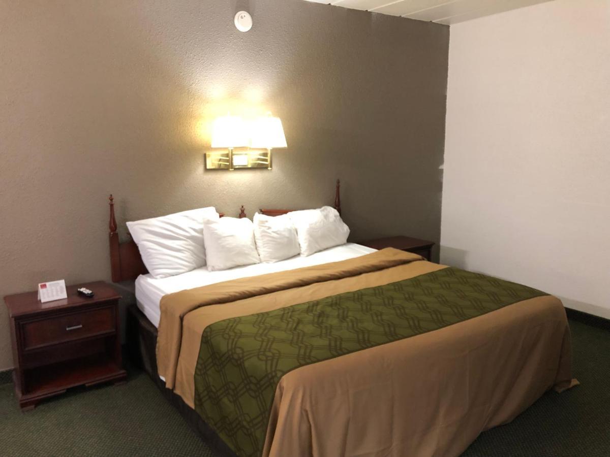 Econo Lodge Wisconsin Rapids Esterno foto