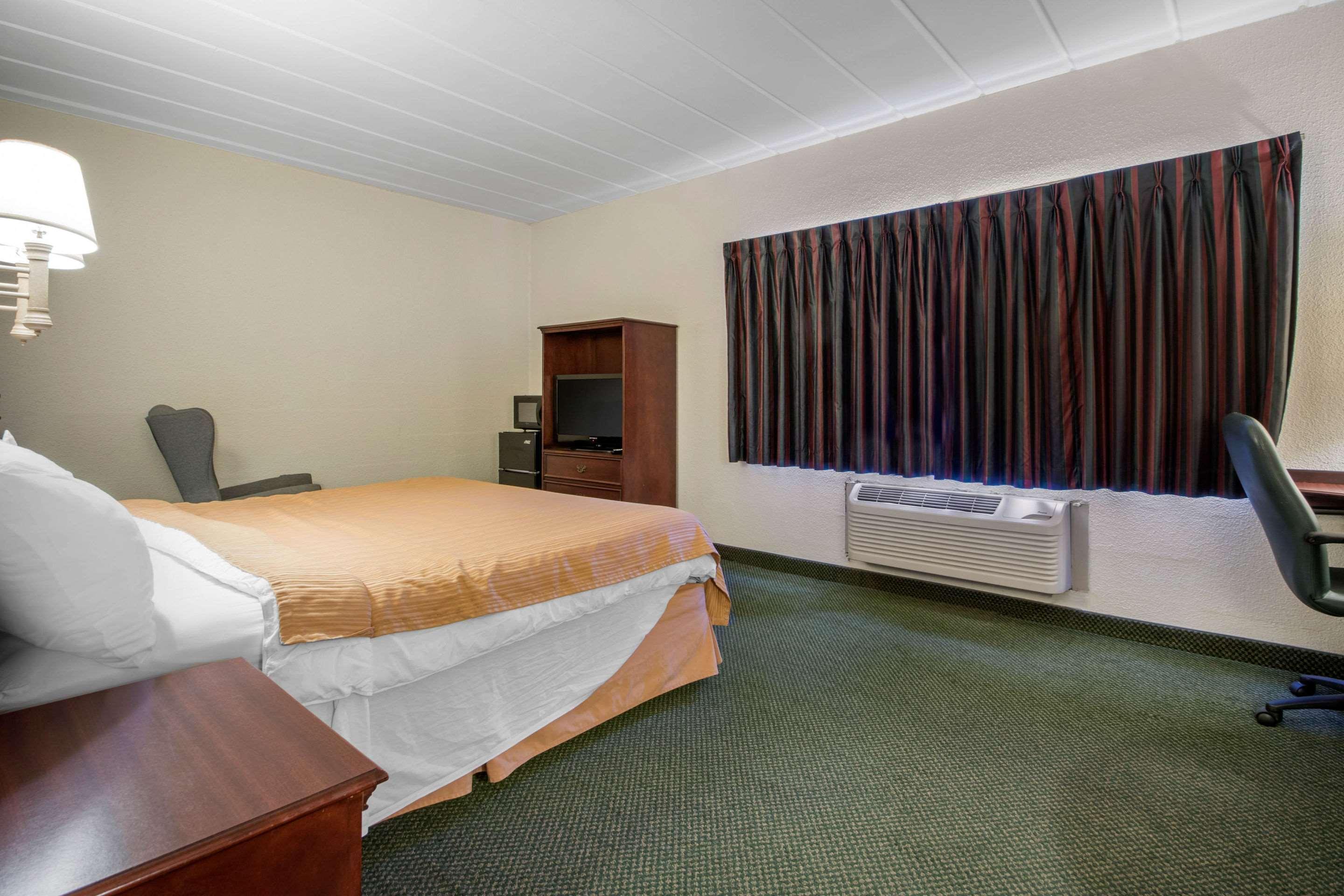 Econo Lodge Wisconsin Rapids Esterno foto