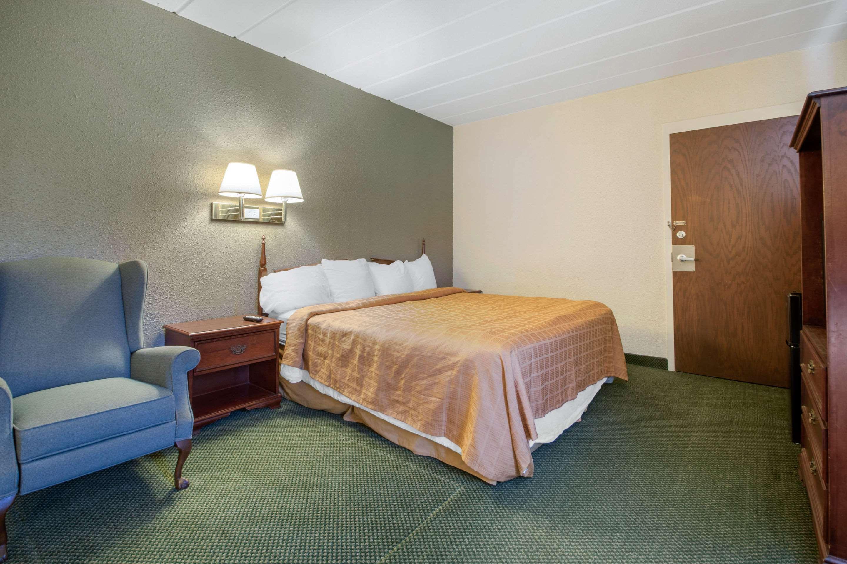 Econo Lodge Wisconsin Rapids Esterno foto