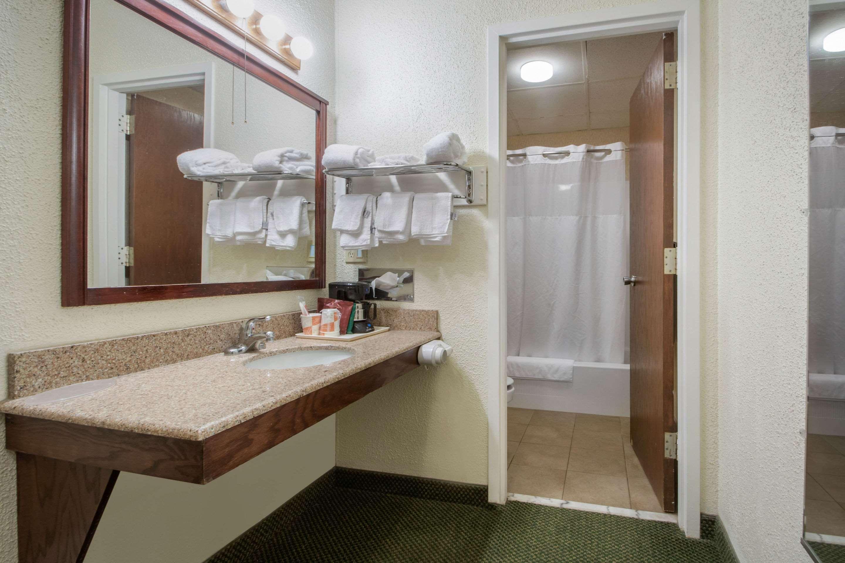 Econo Lodge Wisconsin Rapids Esterno foto