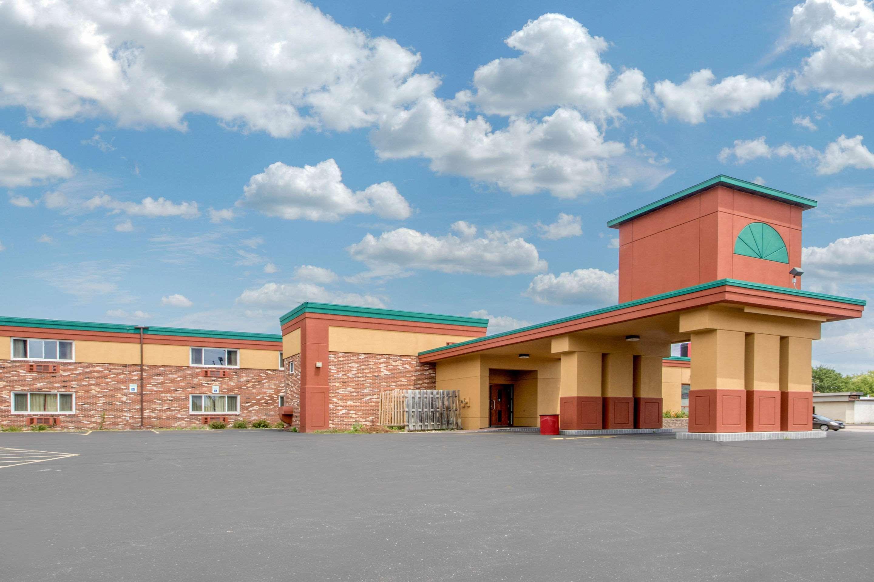 Econo Lodge Wisconsin Rapids Esterno foto