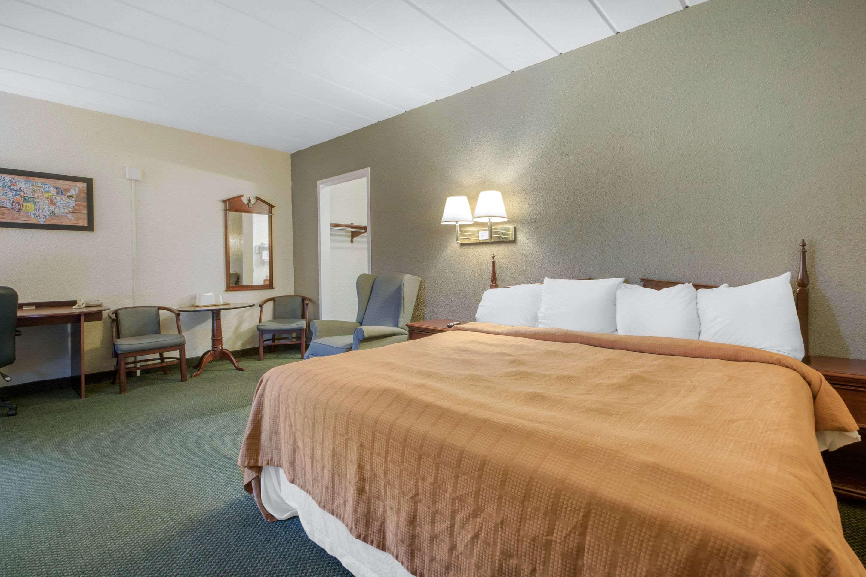 Econo Lodge Wisconsin Rapids Esterno foto