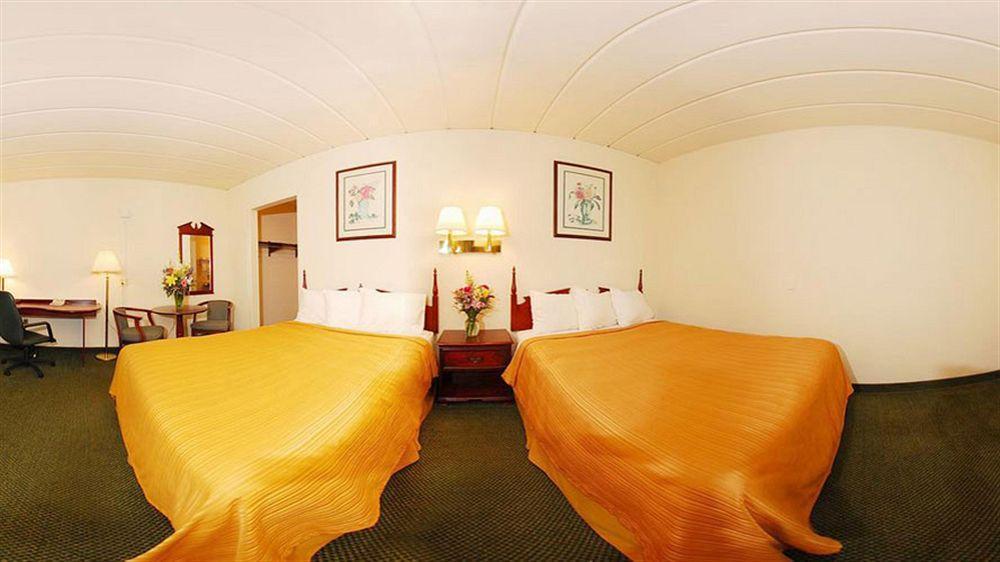 Econo Lodge Wisconsin Rapids Esterno foto