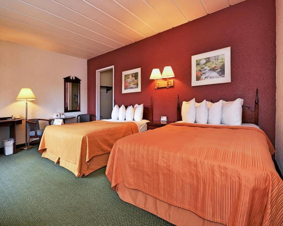 Econo Lodge Wisconsin Rapids Esterno foto