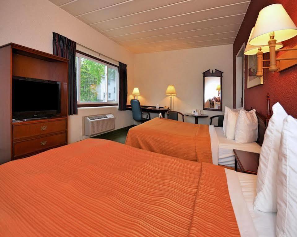 Econo Lodge Wisconsin Rapids Esterno foto