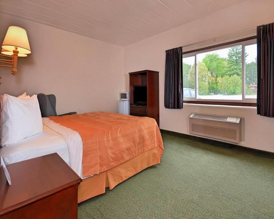 Econo Lodge Wisconsin Rapids Esterno foto