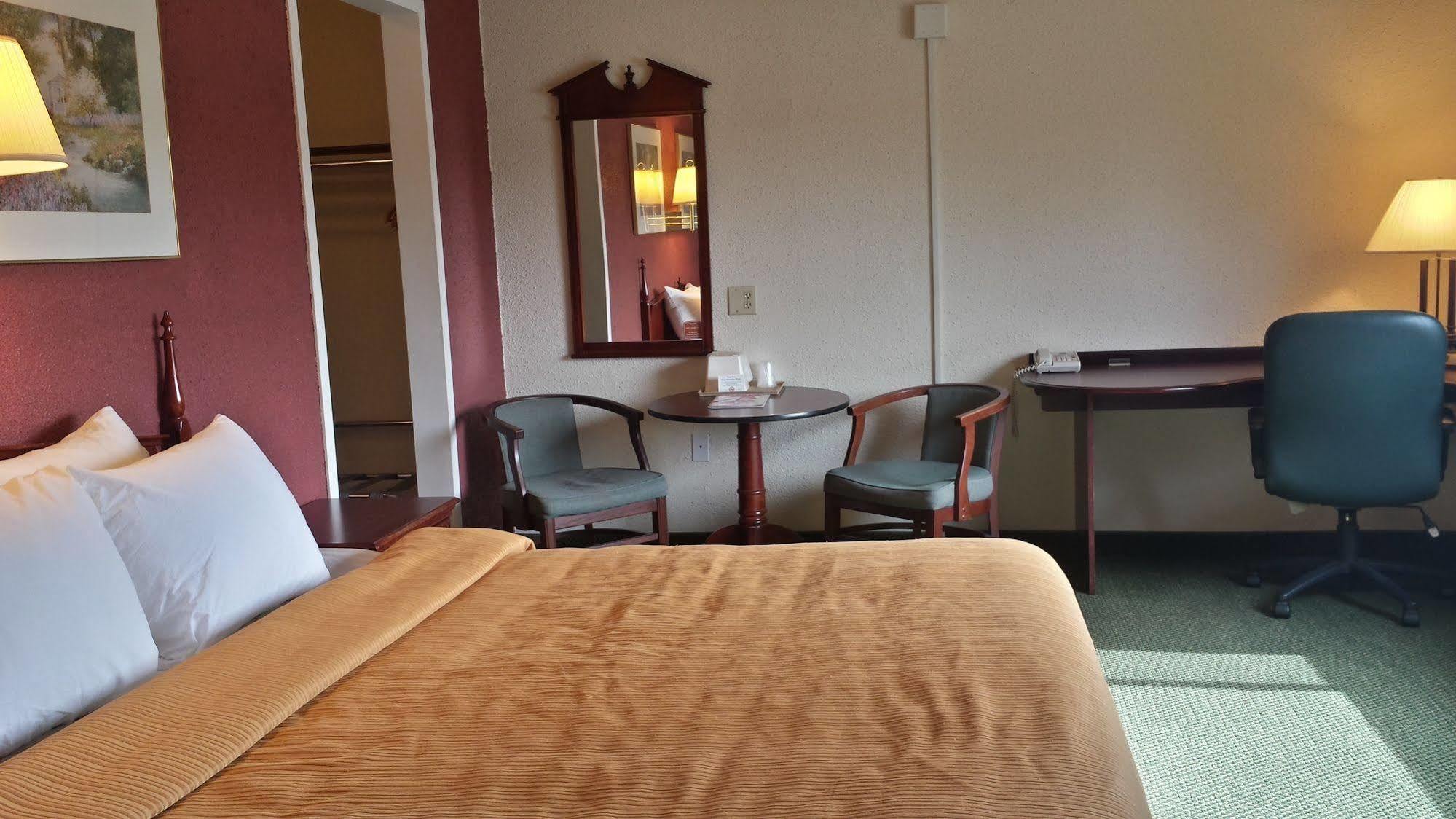 Econo Lodge Wisconsin Rapids Esterno foto