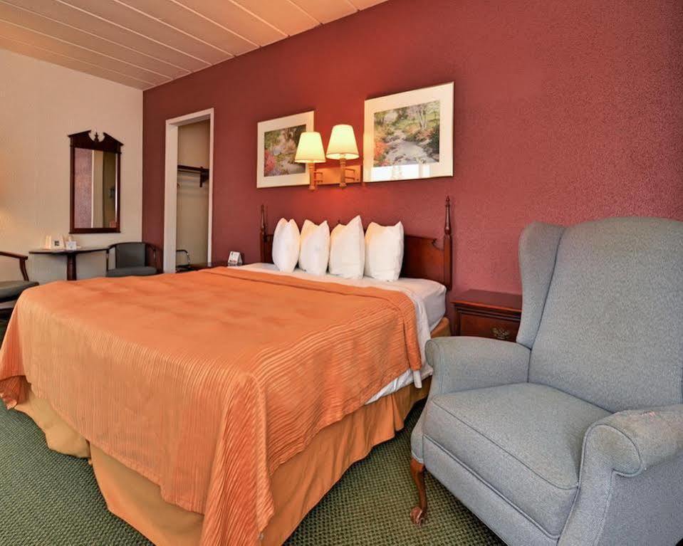 Econo Lodge Wisconsin Rapids Esterno foto