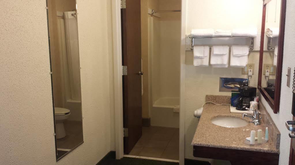Econo Lodge Wisconsin Rapids Esterno foto